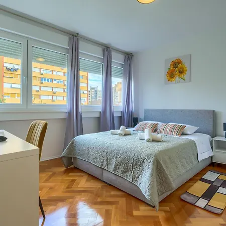 Nikola's Nest דירה *