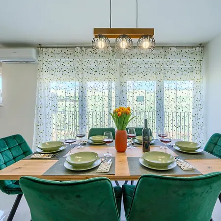 דירה Nikola's Nest *