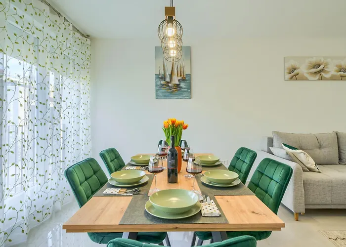 Nikola's Nest ספליט
