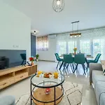 Nikola's Nest Apartman *