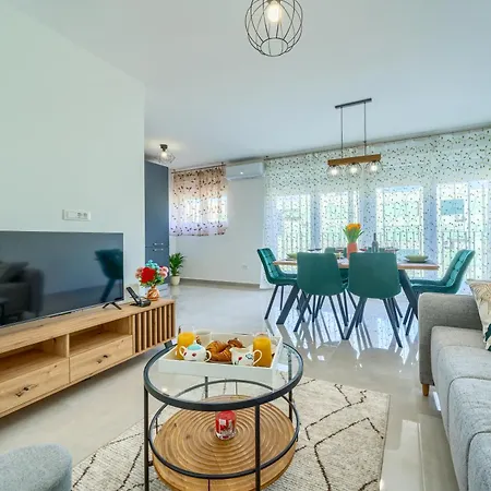 Nikola's Nest Lägenhet *